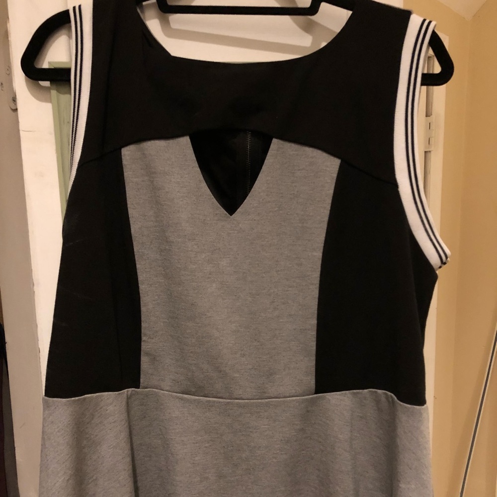 Sold 👋👋👋Torrid color block peplum top 2
